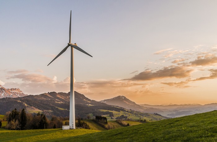 中國新能源產(chǎn)業(yè)蓬勃發(fā)展，為全球可持續(xù)發(fā)展作出積極貢獻